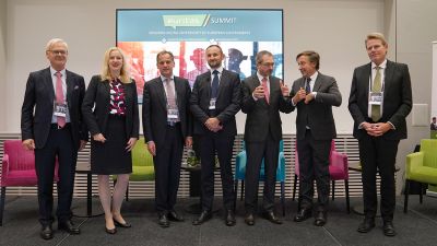 Foto: Die Teilnehmerinnen und Teilnehmer der Abschlussdiskussion des Euritas Summits 2021.