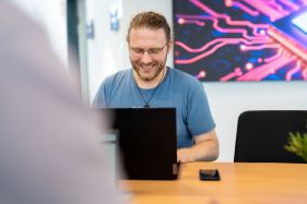 DVZ Mitarbeiter im Meeting