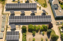 Blick aus der Luft auf den Solarpark