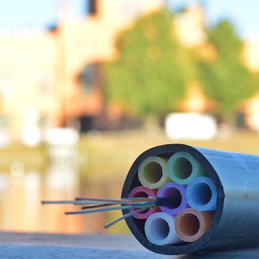 Blick auf ein Glasfaserkabel