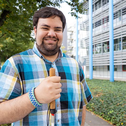 Porträtbild von Tommy Mahajan, DVZ-Mitarbeiter