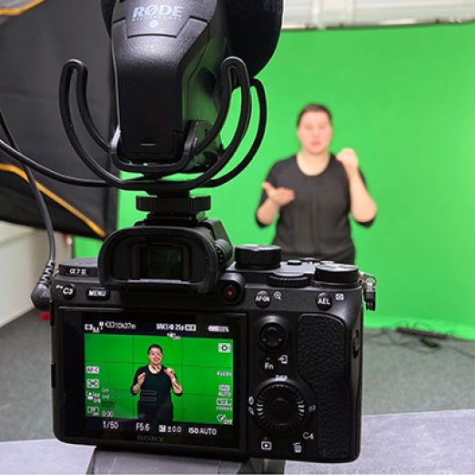 Videodreh mit einer Gebärdendolmetscherin 