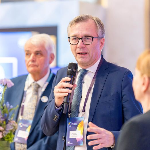 Finanzminister Dr. Heiko Geue hält seine Eröffnungsrede.