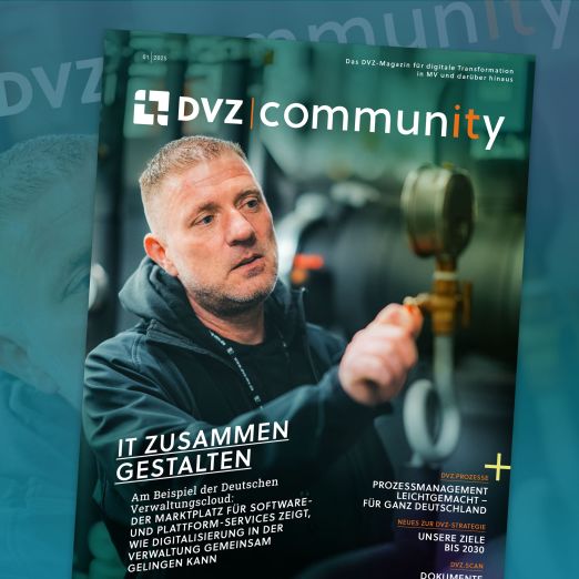 Grafik mit dem Cover der neuen Ausgabe des DVZ-Kundenmagazins DVZ community 1/2025 mit DVZ-Haustechniker Frank Burmeister.