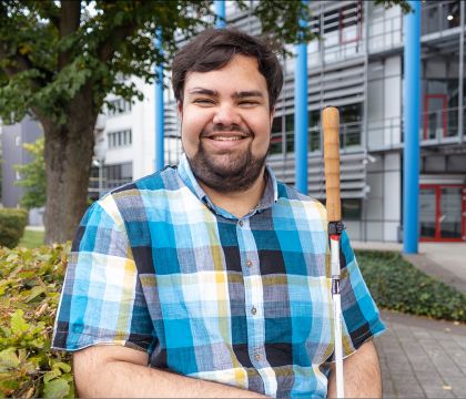 Tommy Mahajan, DVZ-Mitarbeiter