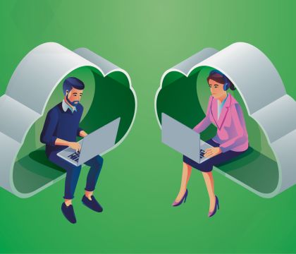 Mann und Frau sitzen jeweils einzeln in einer Wolke und arbeiten am Laptop