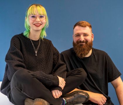 DVZ-Auszubildende Charlotte Börngen und Christian Gebauer im talentHUB.