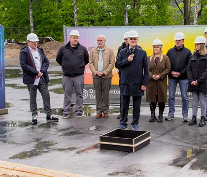 Foto von Geschäftsführer Hubert Ludwig und Projektteam